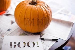 cách tỉa bí ngô halloween7